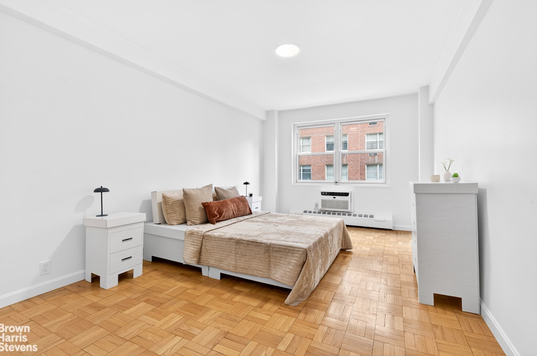 315 East 69th Street, Unit 6L Manhattan, NY 10021 - Photo 5 of 11