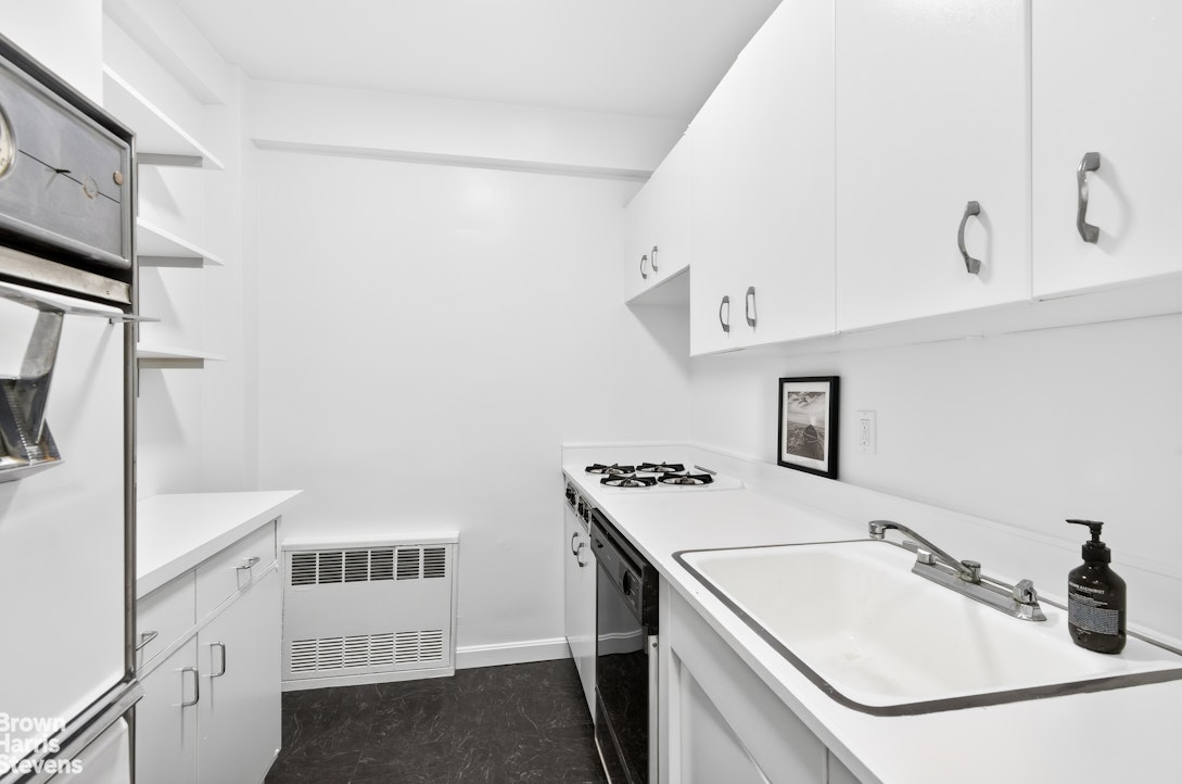 315 East 69th Street, Unit 6L Manhattan, NY 10021 - Photo 7 of 11