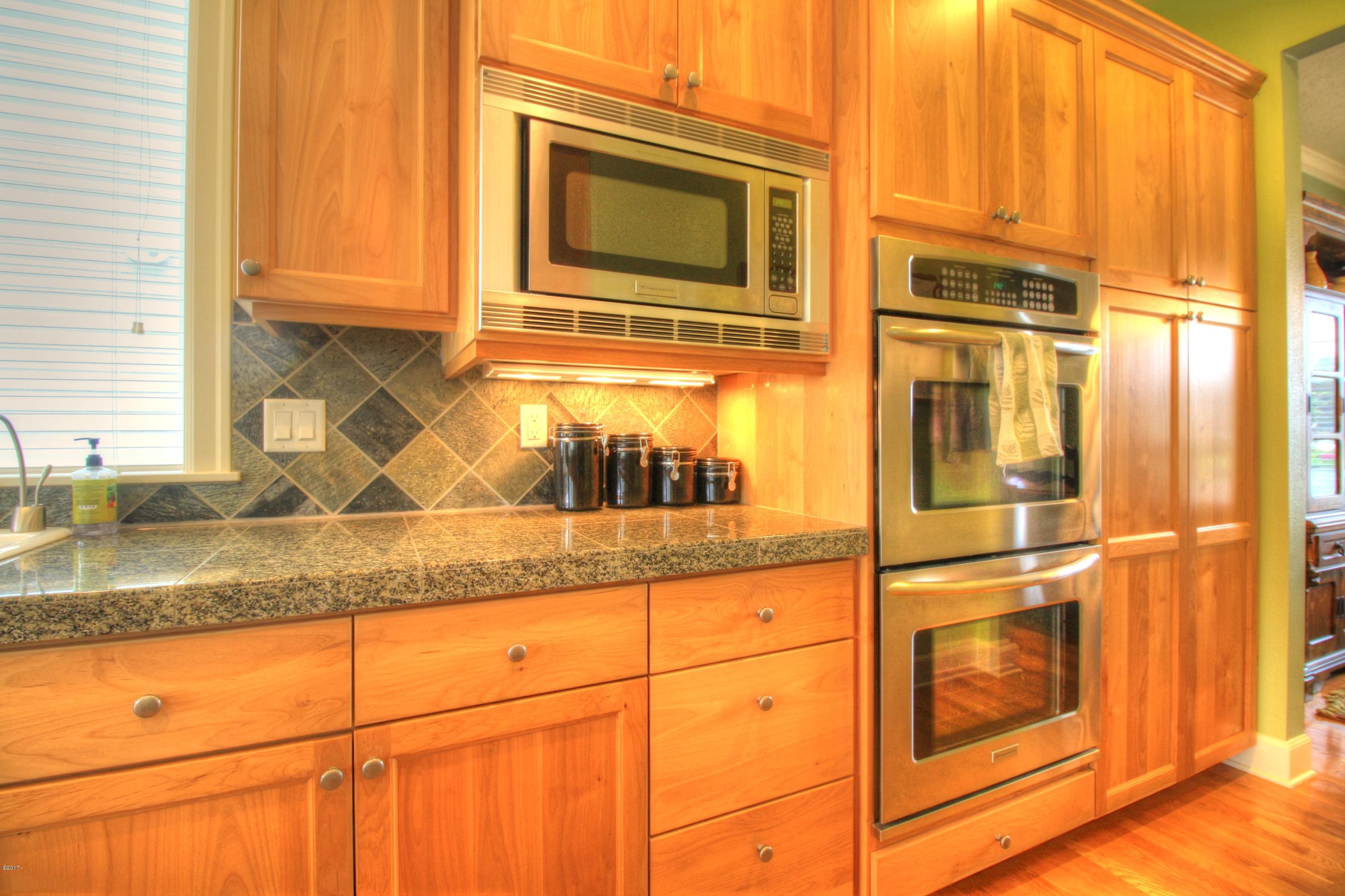 230 Southwest 60th Loop Newport, OR 97366 - Photo 5 of 42 Kitchen 2