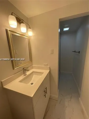 $1,600 | Royal Poinciana, Hollywood, FL 33020