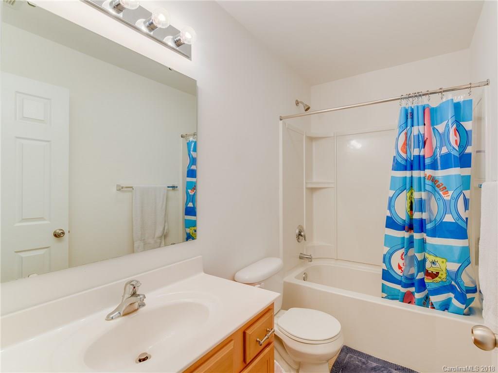 9502 Fernspray Road Charlotte, NC 28215 - Photo 16 of 20 a bathroom with a sink a toilet and a bathtub