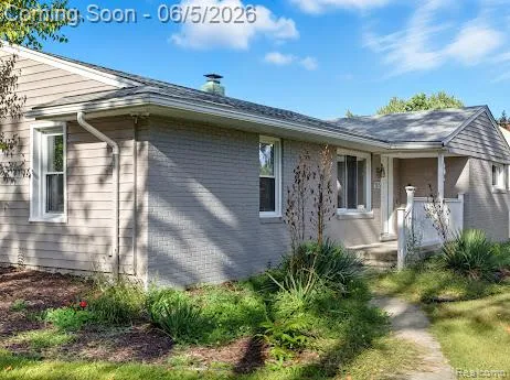 $359,900 | 2075 Gulliver Drive, Troy, MI 48085