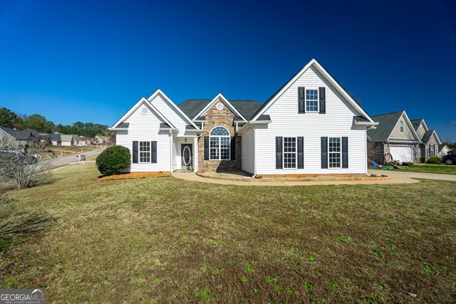 a view of house and outdoor space