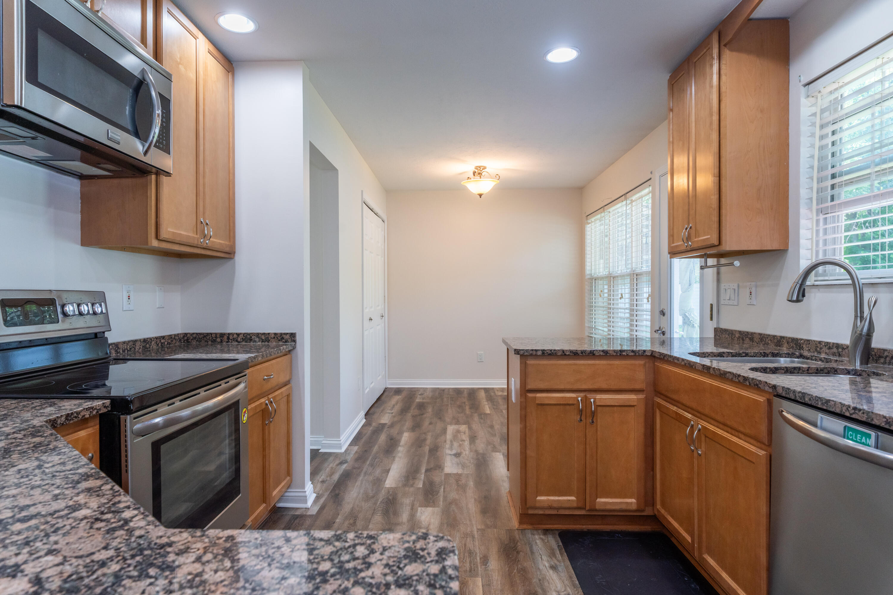 3415 Shakertown Road Beavercreek, OH 45430 - Photo 15 of 80 14