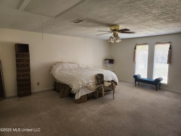$325,000 | 307 Lakeside Drive, Brandon, MS 39047