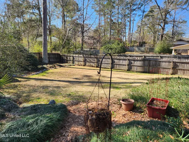 $325,000 | 307 Lakeside Drive, Brandon, MS 39047