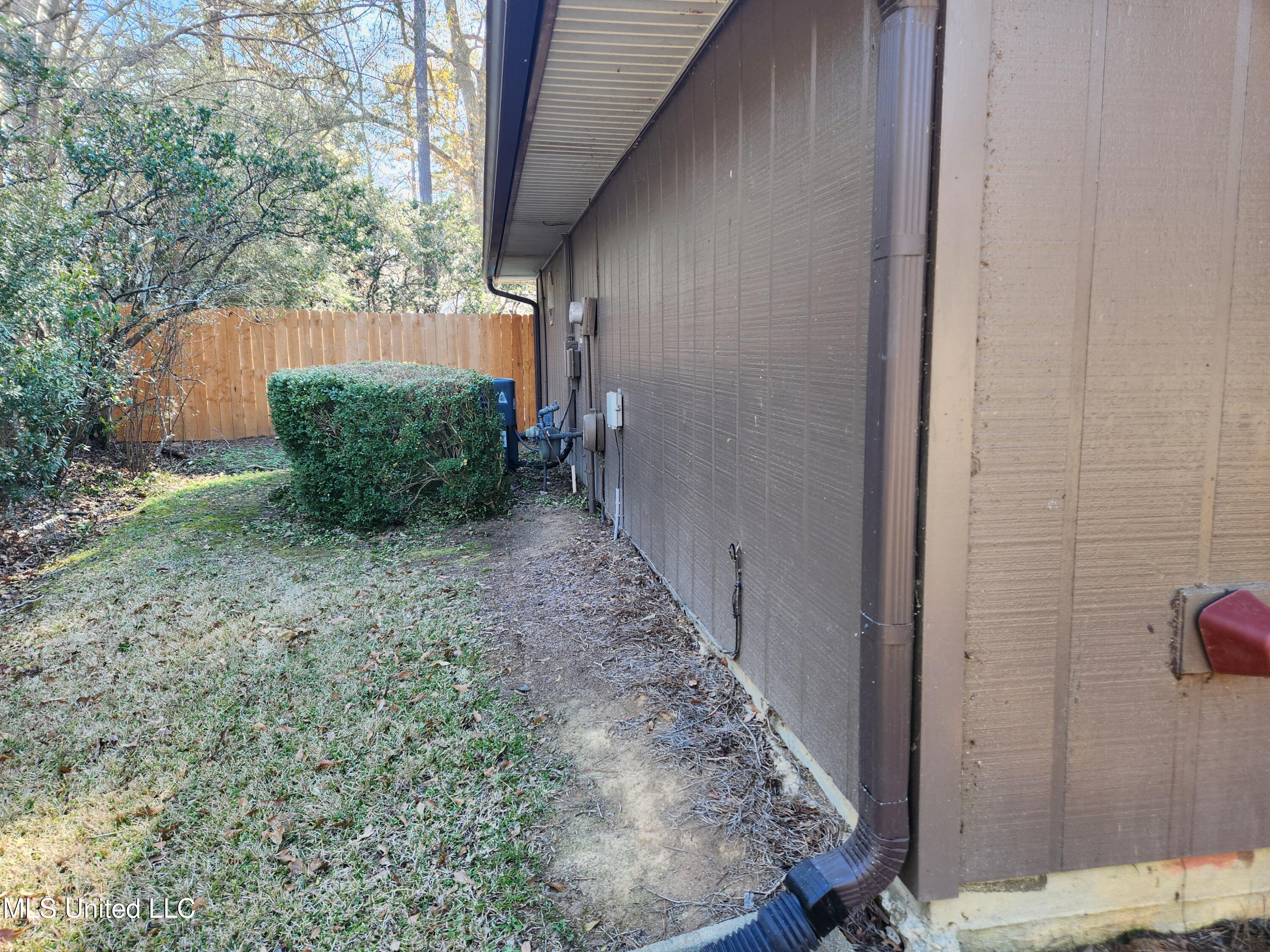 307 Lakeside Drive Brandon, MS 39047 - Photo 5 of 8 20260212_131726