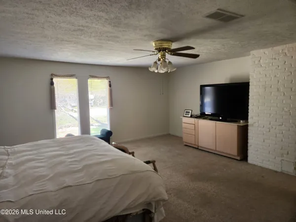 $325,000 | 307 Lakeside Drive, Brandon, MS 39047