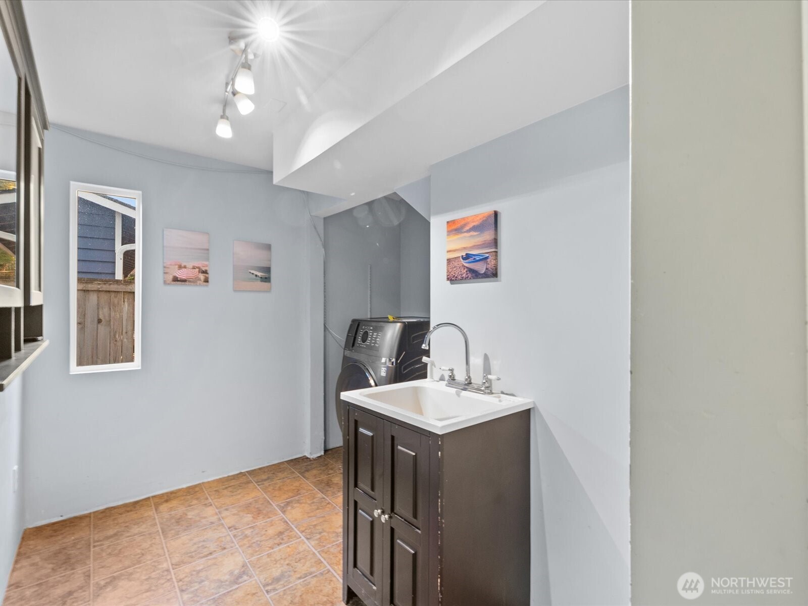 900 116th Street Southwest Everett, WA 98204 - Photo 24 of 40 a bathroom with a sink vanity and a mirror