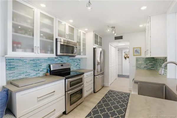 a view of an outdoor space