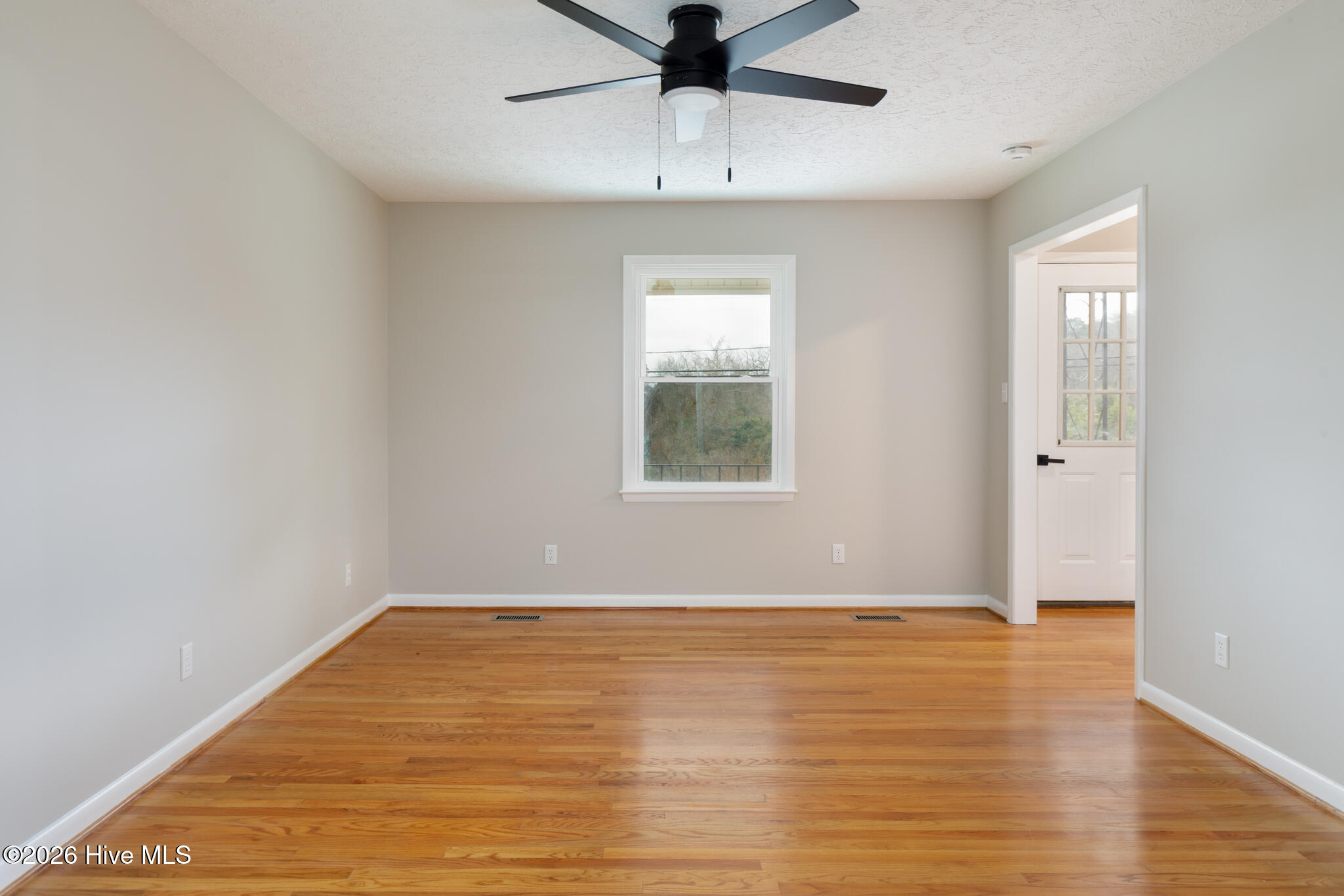 252 South Stephens Street Southern Pines, NC 28387 - Photo 7 of 28 Post 20260307 252 S Stephens St 007