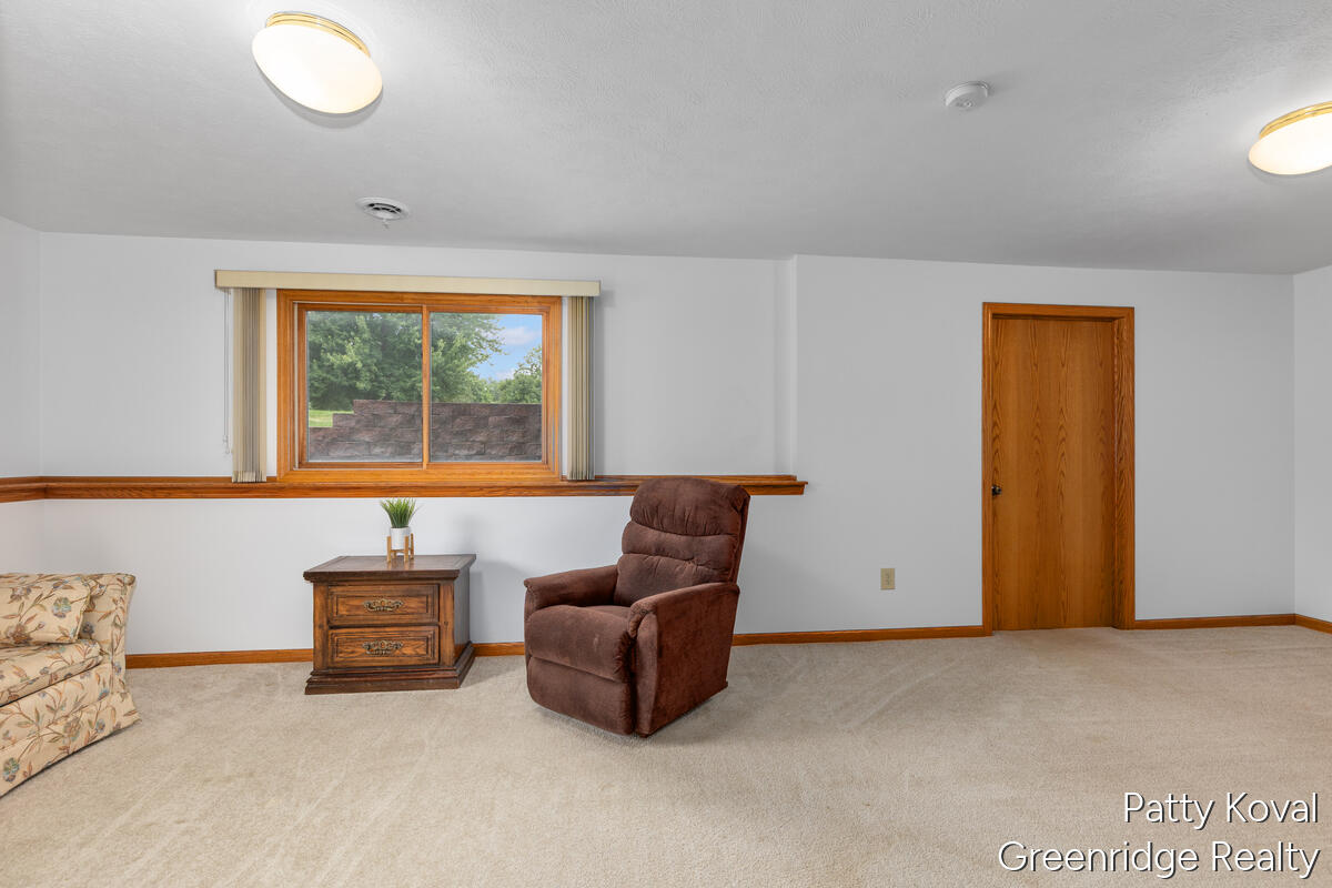 447 Falcon Drive Wayland, MI 49348 - Photo 18 of 30 Family room