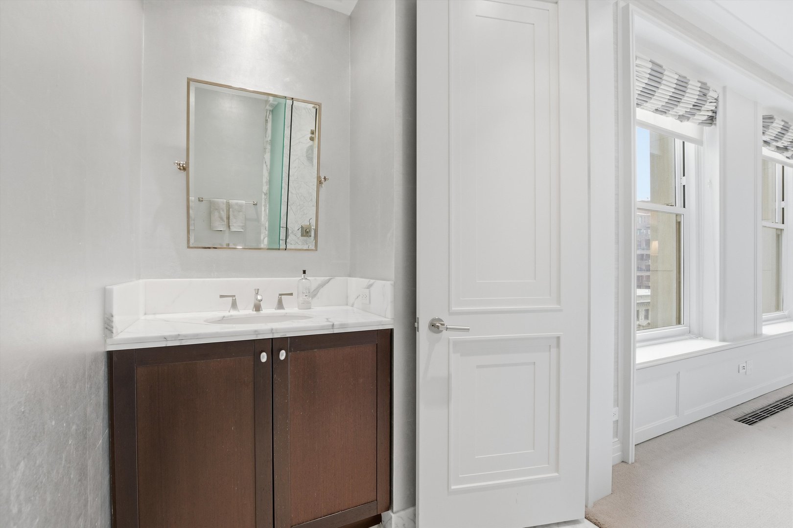 159 East Walton Place, Unit 13A Chicago, IL 60611 - Photo 27 of 31