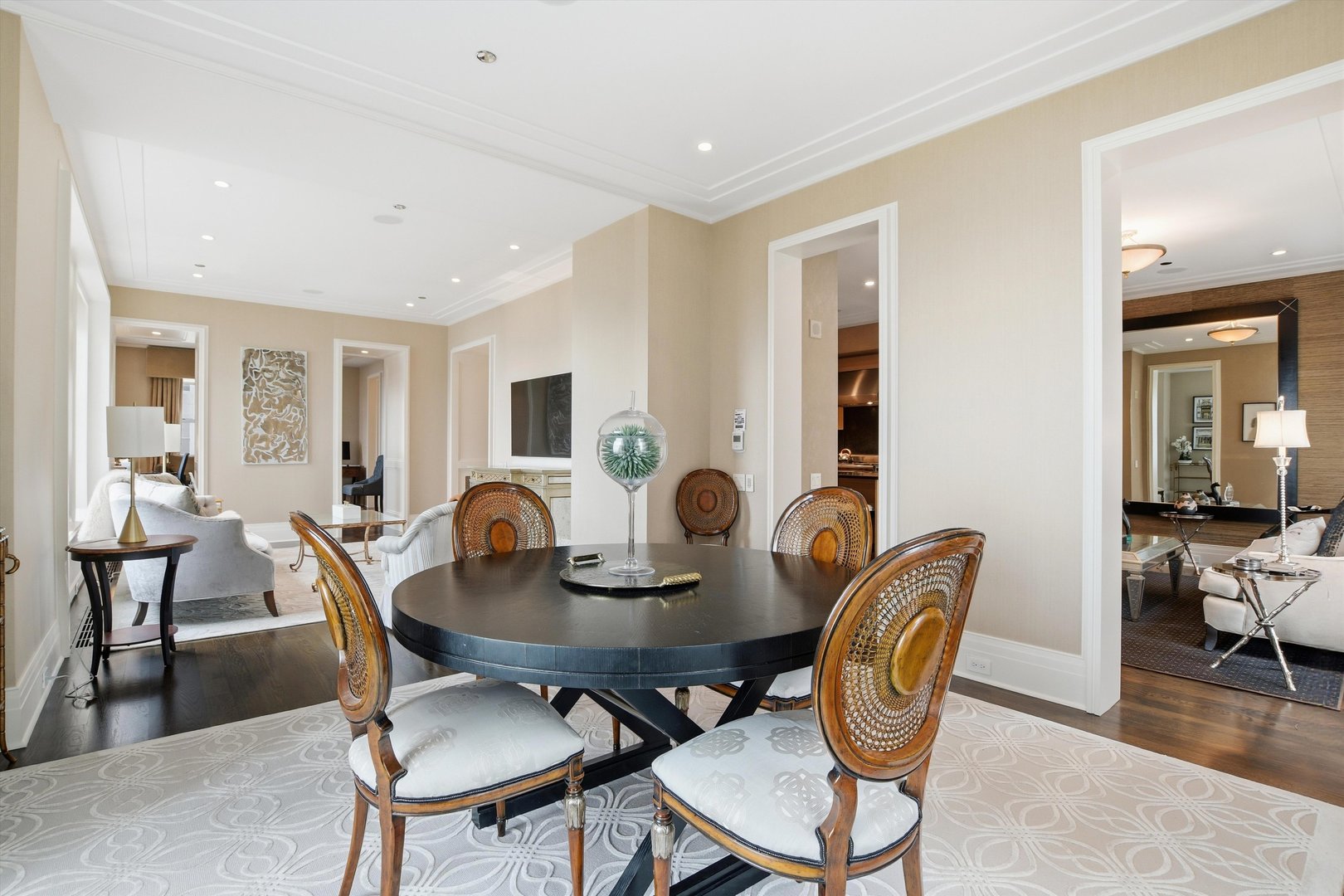 159 East Walton Place, Unit 13A Chicago, IL 60611 - Photo 6 of 31