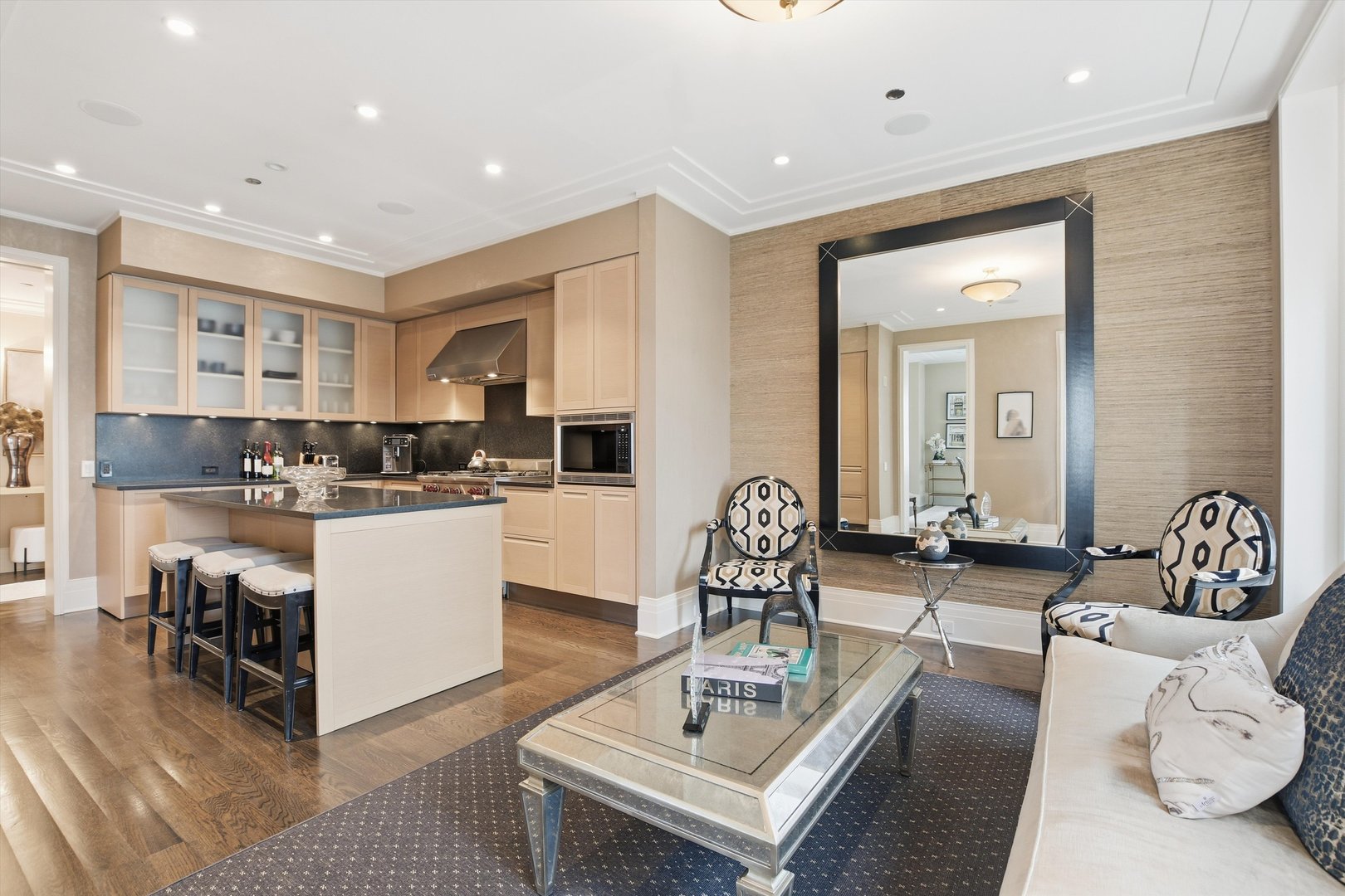 159 East Walton Place, Unit 13A Chicago, IL 60611 - Photo 7 of 31