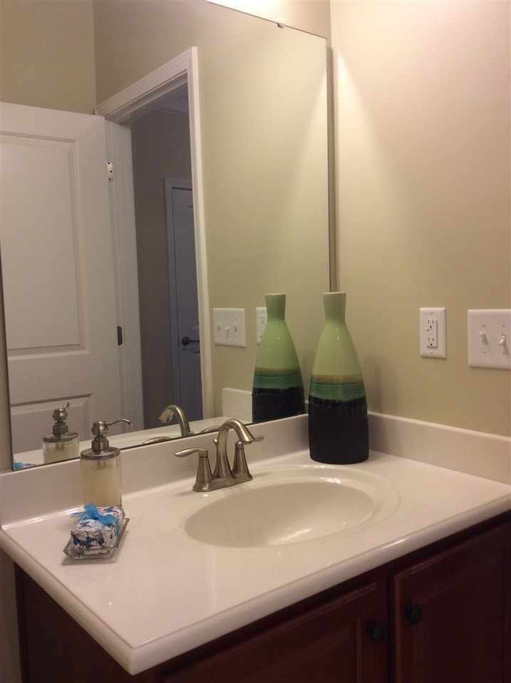 5643 Wade Park Boulevard Raleigh, NC 27607 - Photo 21 of 25 Guest Bath Lower Level