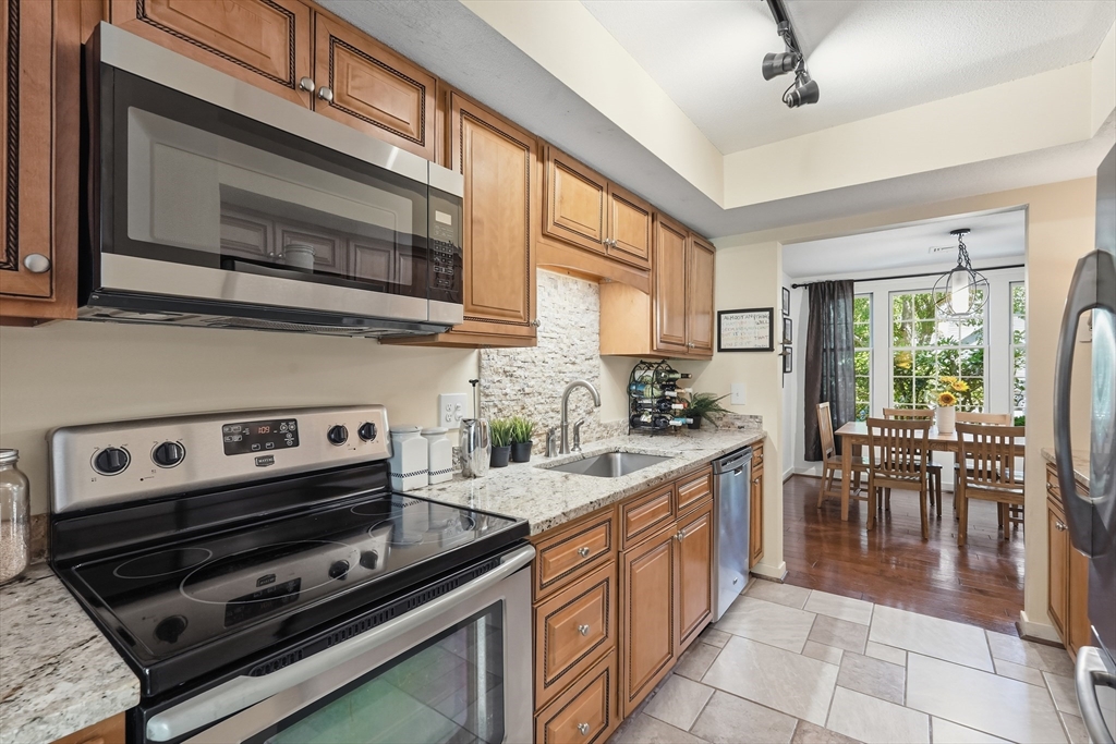 71 Amity Place, Unit 71 Amherst, MA 01002 - Photo 10 of 41