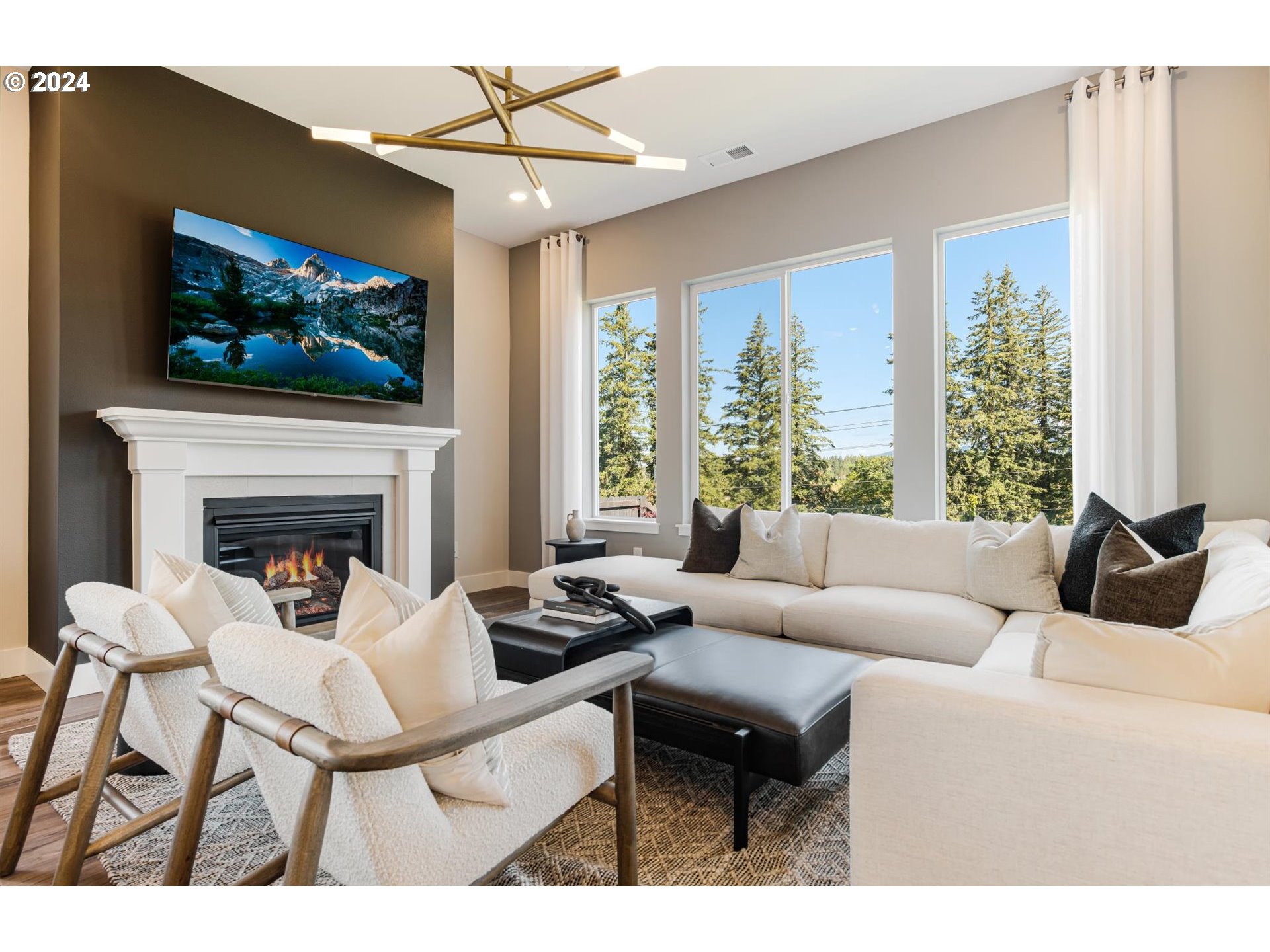 3565 West 4th Street Washougal, WA 98671 - Photo 12 of 26 Living Room