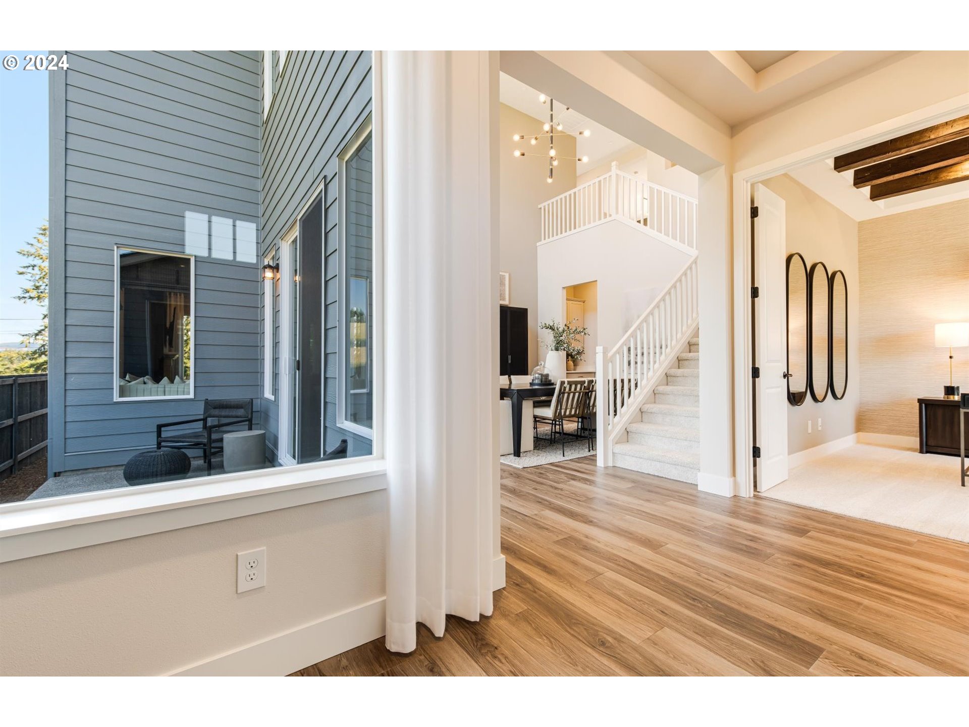 3565 West 4th Street Washougal, WA 98671 - Photo 2 of 26 Entrance/Foyer