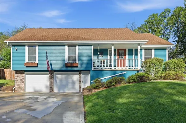 $359,900 | 308 Southeast Colony Drive, Lee's Summit, MO 64063