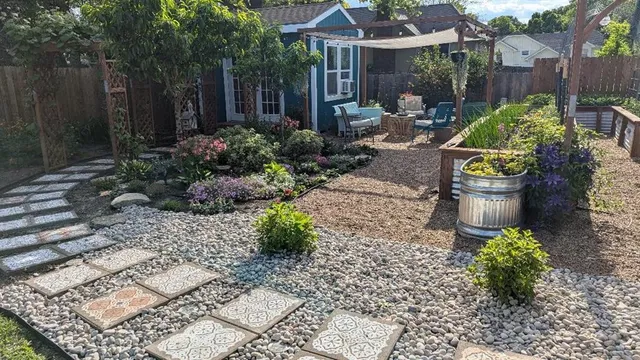 $399,999 | 308 Southeast Colony Drive, Lee's Summit, MO 64063