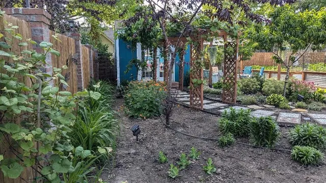 $399,999 | 308 Southeast Colony Drive, Lee's Summit, MO 64063