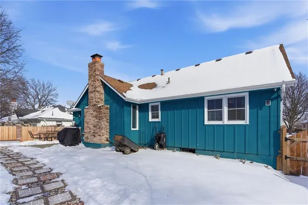 $360,000 | 308 Southeast Colony Drive, Lee's Summit, MO 64063