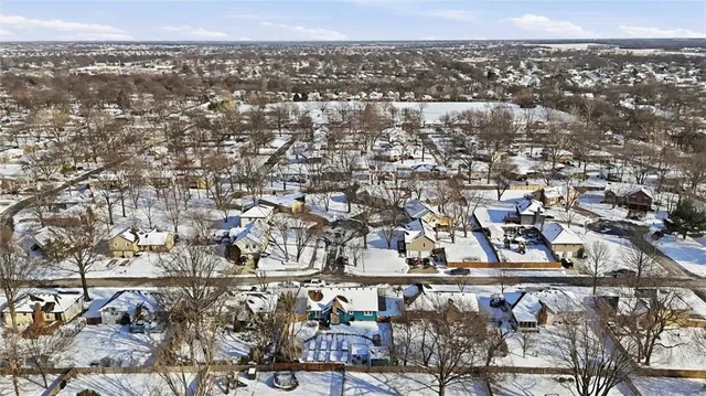 $399,999 | 308 Southeast Colony Drive, Lee's Summit, MO 64063