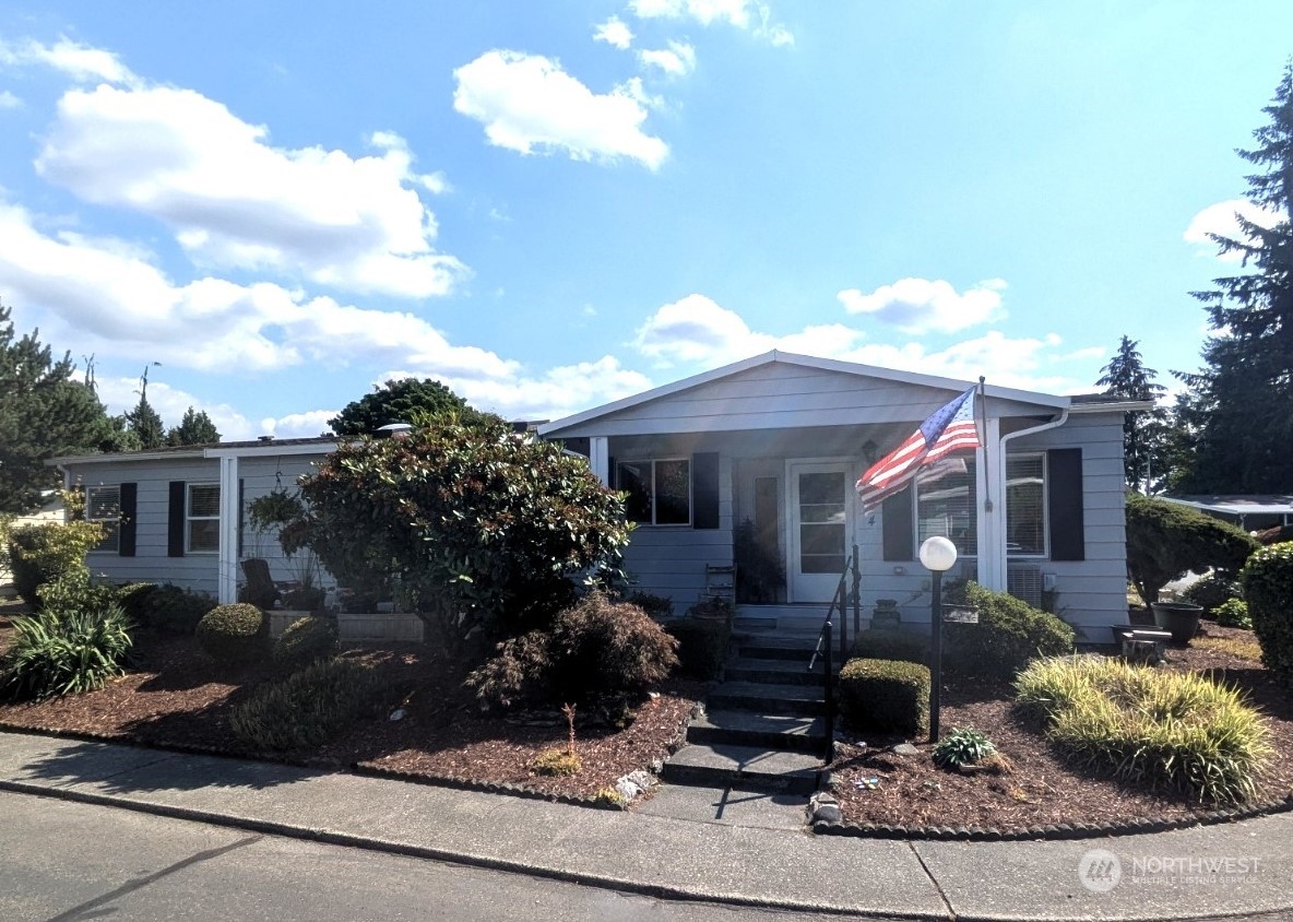 201 Union Avenue Southeast, Unit 104 Renton, WA 98059 - Photo 1 of 36 a front view of a house with garden