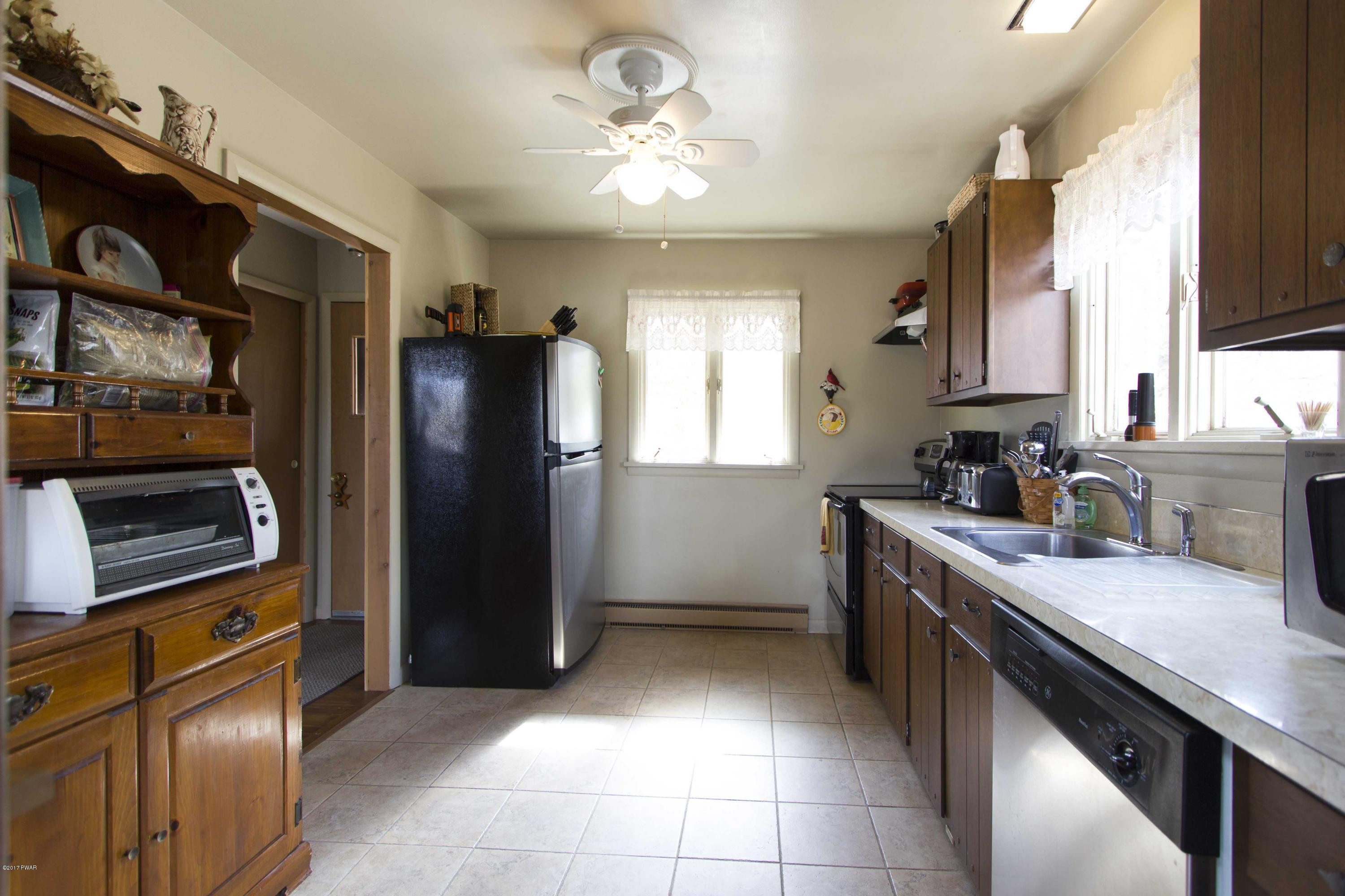 109 Doe Run Road Greentown, PA 18426 - Photo 8 of 34