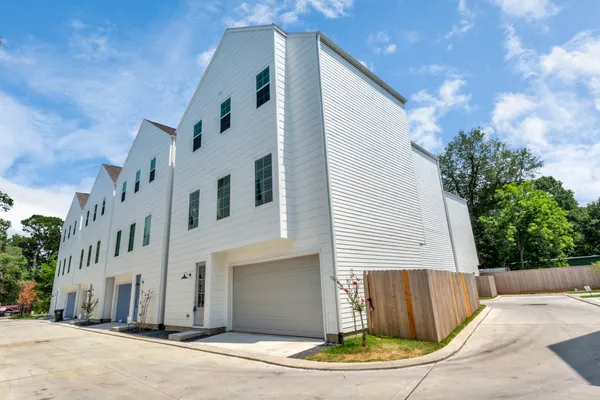 $2,350 | 2011 East Bauer Drive, Houston, TX 77080