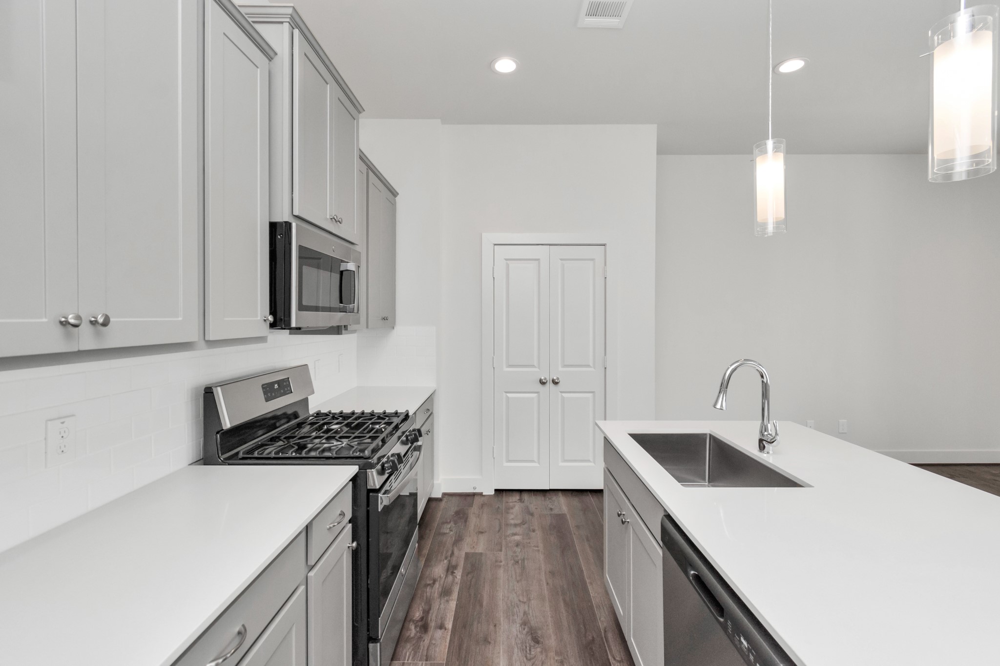 2011 East Bauer Drive Houston, TX 77080 - Photo 17 of 32 a kitchen that has a sink and a stove