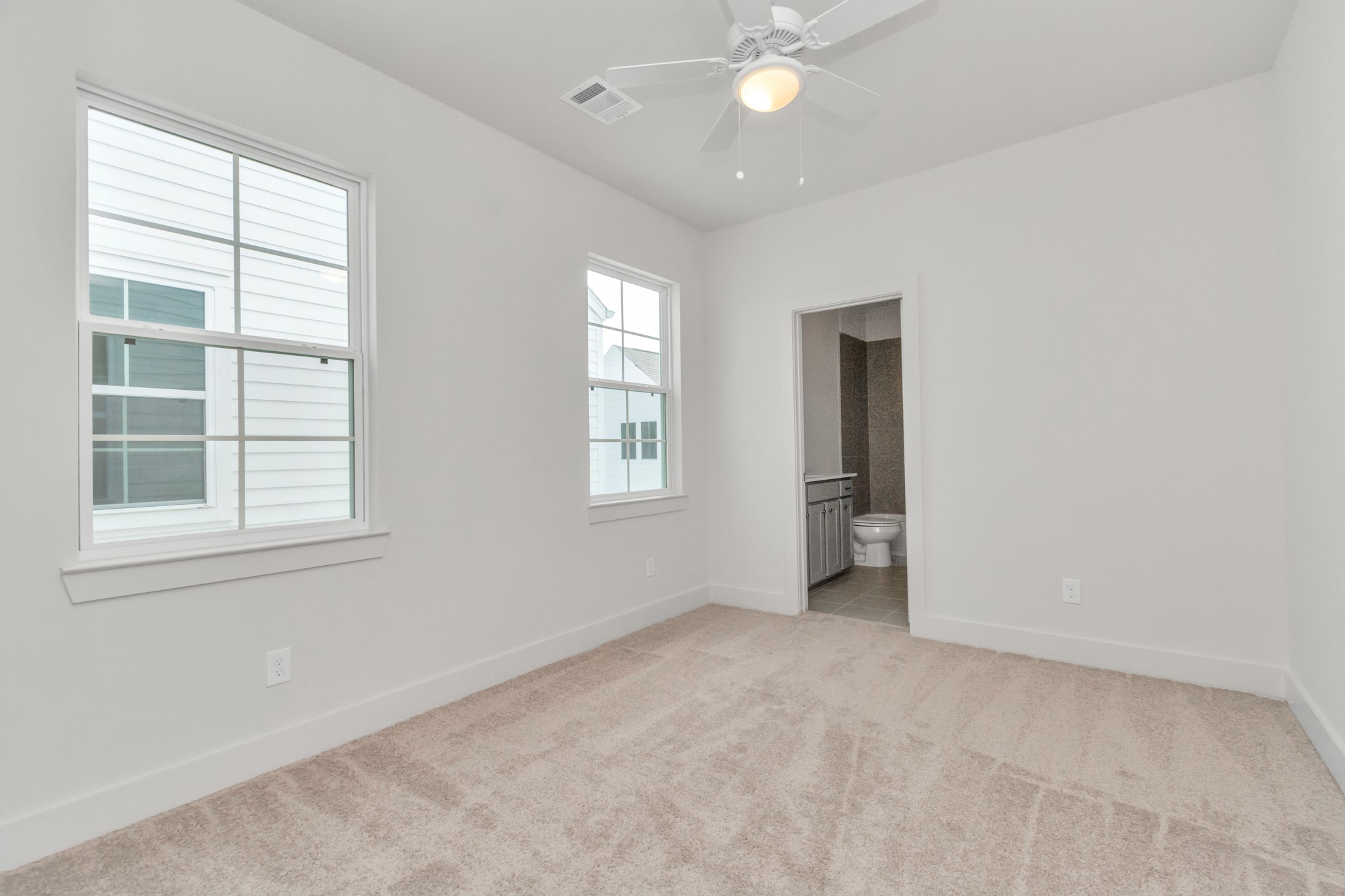 2011 East Bauer Drive Houston, TX 77080 - Photo 27 of 32 an empty room with windows and closet