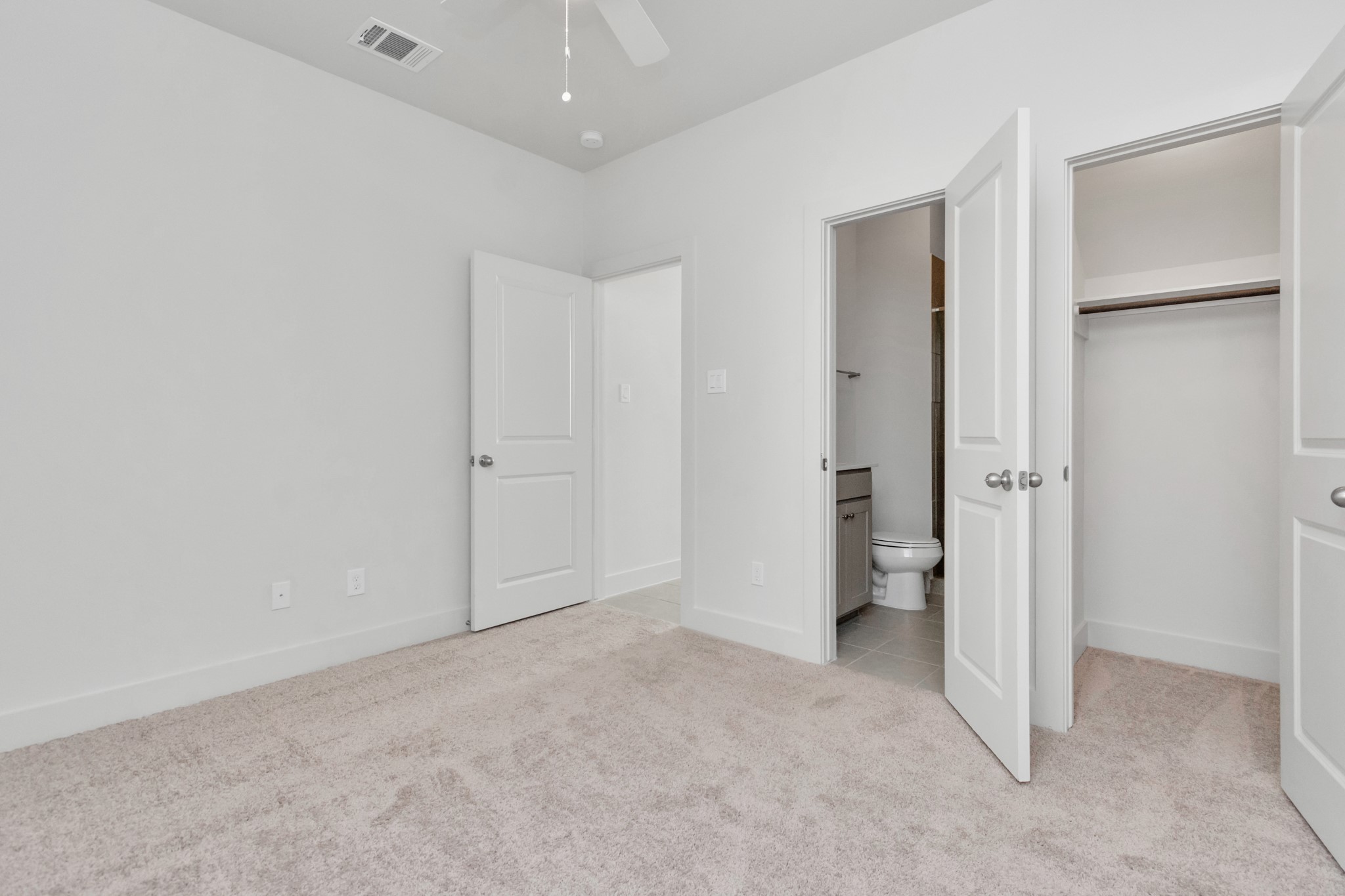 2011 East Bauer Drive Houston, TX 77080 - Photo 5 of 32 a view of an empty room