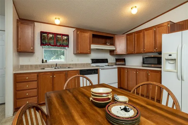 $699,999 | 207 Lazy B Lane, Springtown, TX 76082