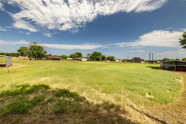 $649,999 | 207 Lazy B Lane, Springtown, TX 76082