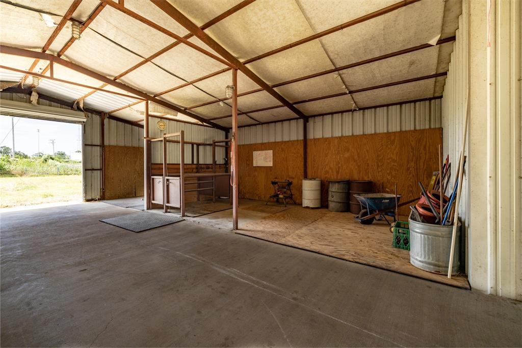 207 Lazy B Lane Springtown, TX 76082 - Photo 34 of 39 View of garage
