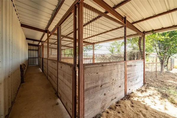 $649,999 | 207 Lazy B Lane, Springtown, TX 76082