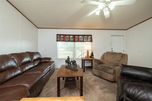 $649,999 | 207 Lazy B Lane, Springtown, TX 76082