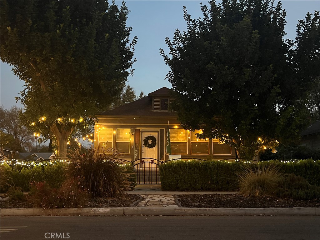 4193 5th Street Riverside, CA 92501 - Photo 3 of 33 a view of a big yard with large tree