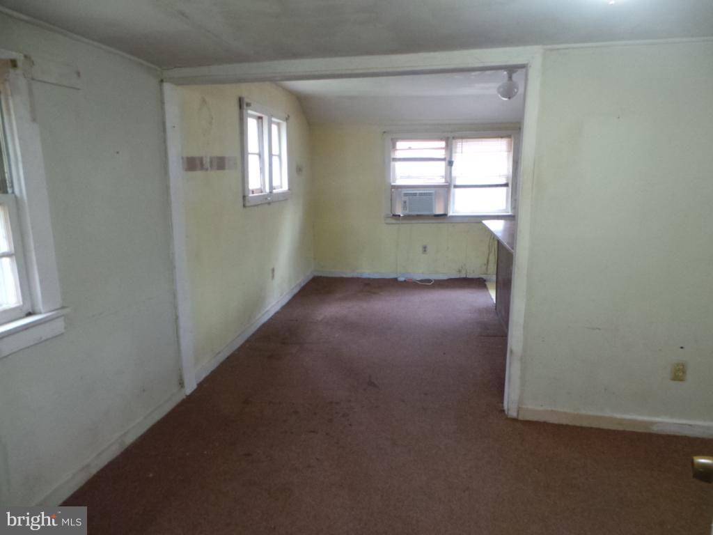 4035 Spohrs Road Berkeley Springs, WV 25411 - Photo 14 of 17 Gallery Image 14