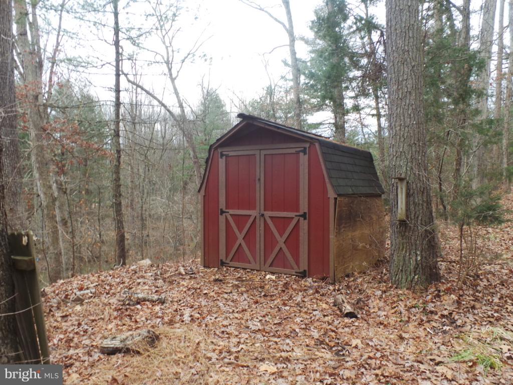 4035 Spohrs Road Berkeley Springs, WV 25411 - Photo 6 of 17 Gallery Image 6
