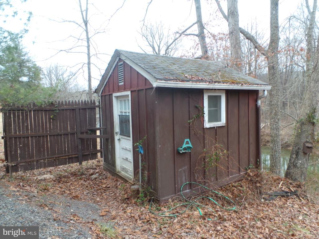 4035 Spohrs Road Berkeley Springs, WV 25411 - Photo 7 of 17 Gallery Image 7