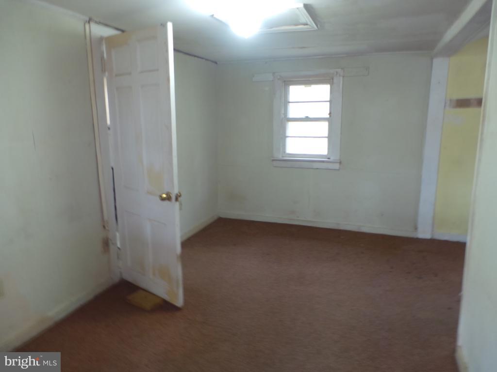 4035 Spohrs Road Berkeley Springs, WV 25411 - Photo 9 of 17 Gallery Image 9