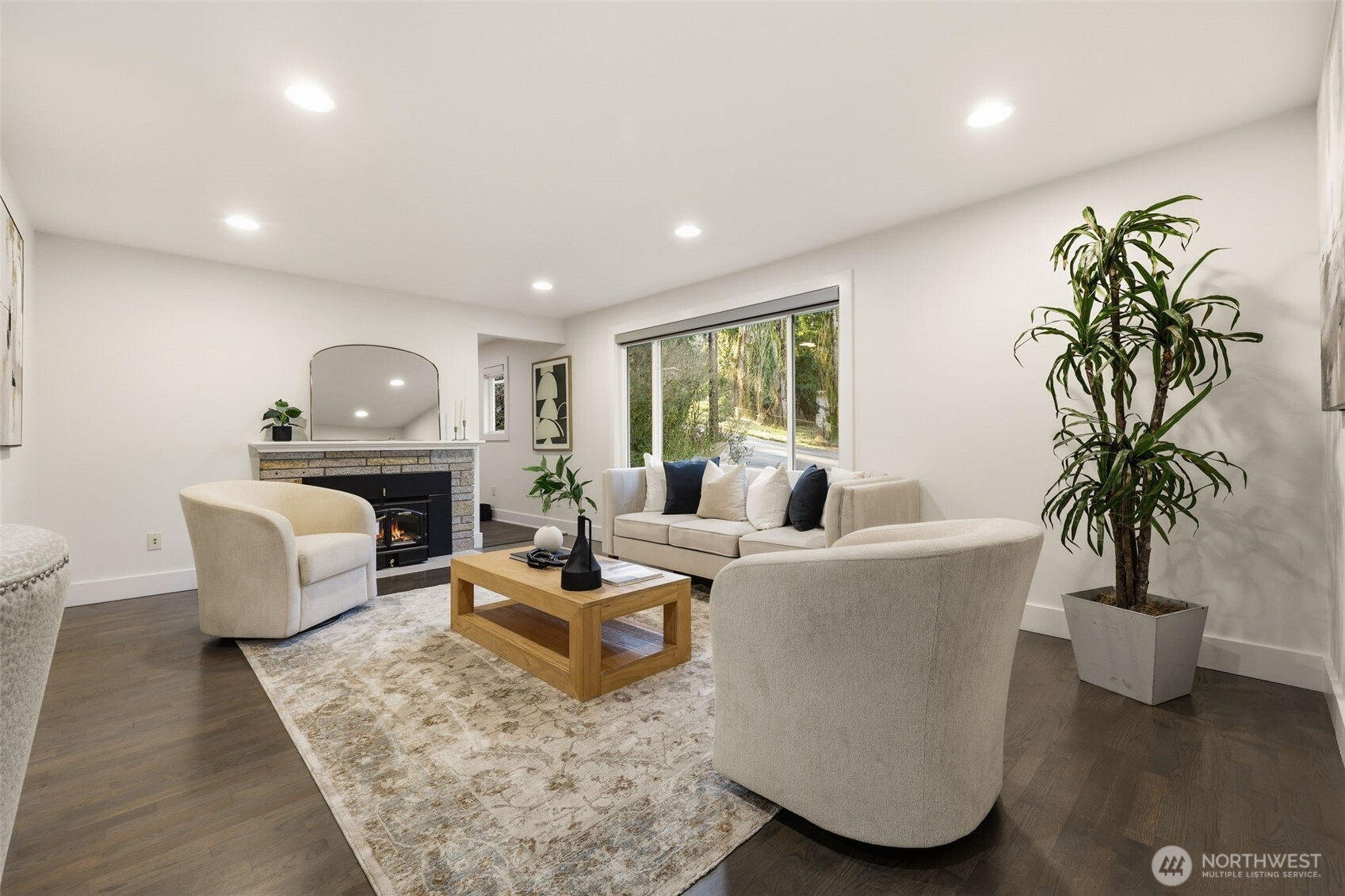 4364 151st Avenue Southeast Bellevue, WA 98006 - Photo 5 of 40