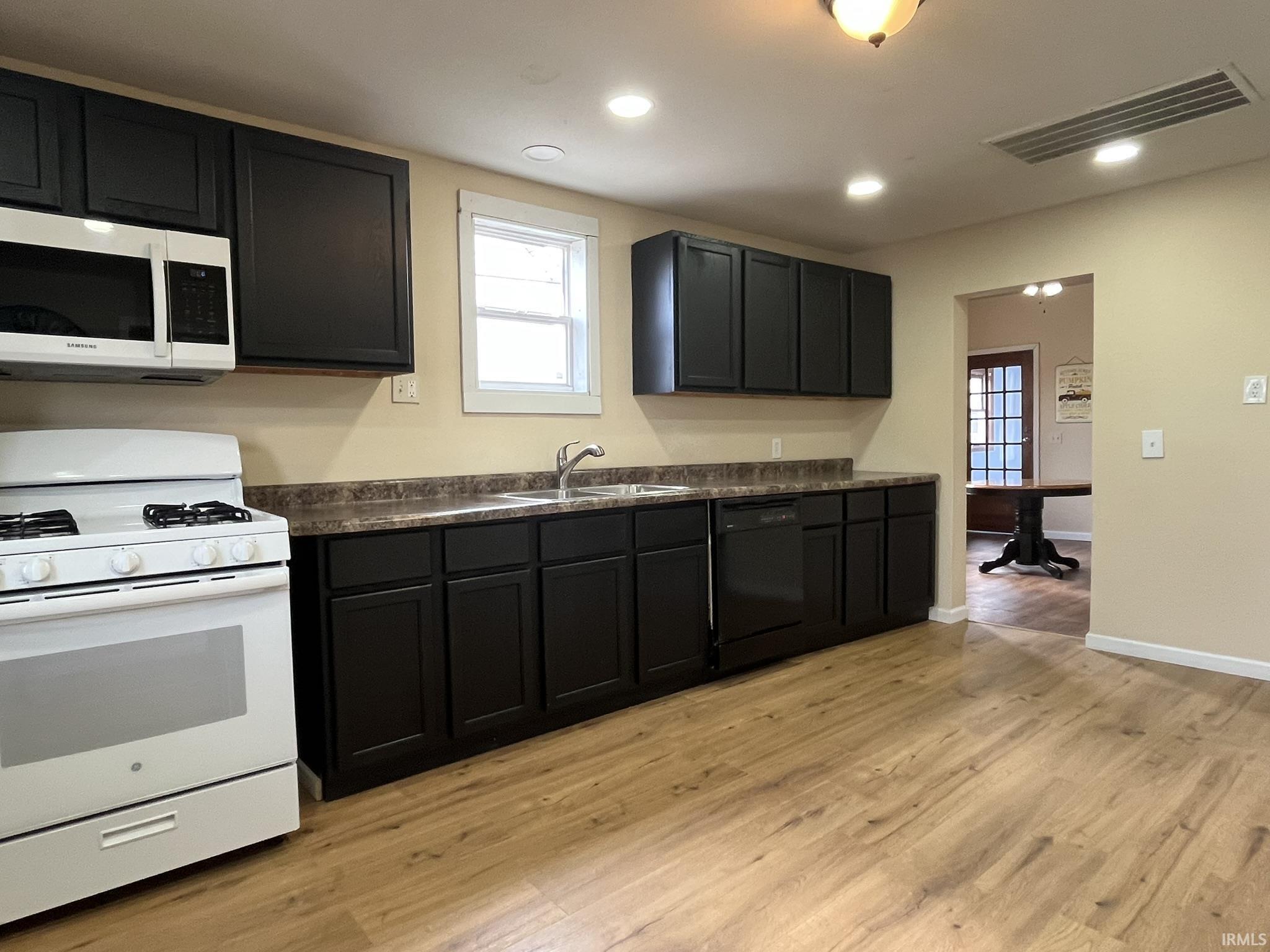407 East 3rd Street Peru, IN 46970 - Photo 3 of 36