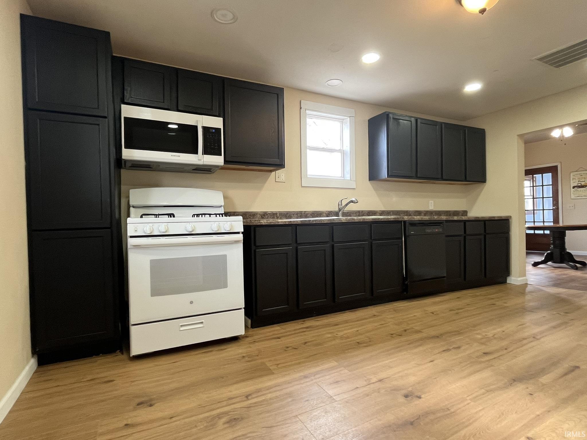 407 East 3rd Street Peru, IN 46970 - Photo 4 of 36