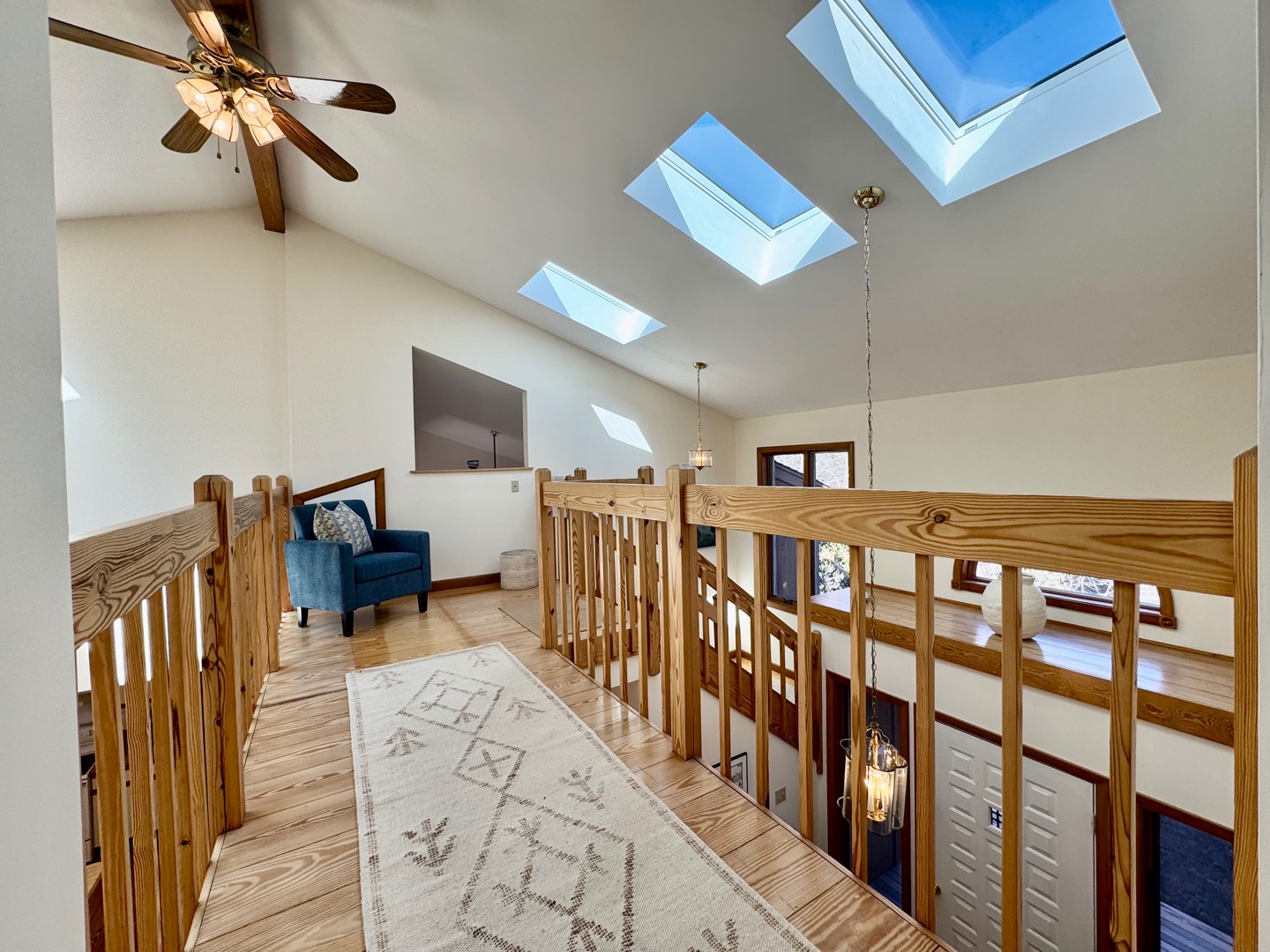 103 Meadow View Road Oak Bluffs, MA 02557 - Photo 13 of 26 a living room with furniture