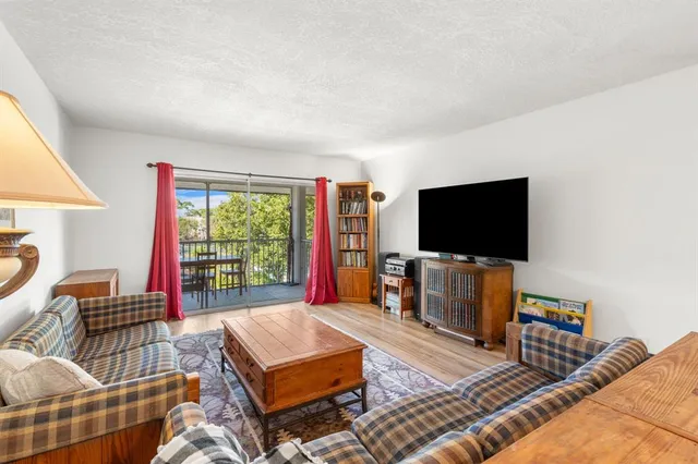 $179,900 | 3000 Riverside Drive, Unit 3021, Coral Springs, FL 33065