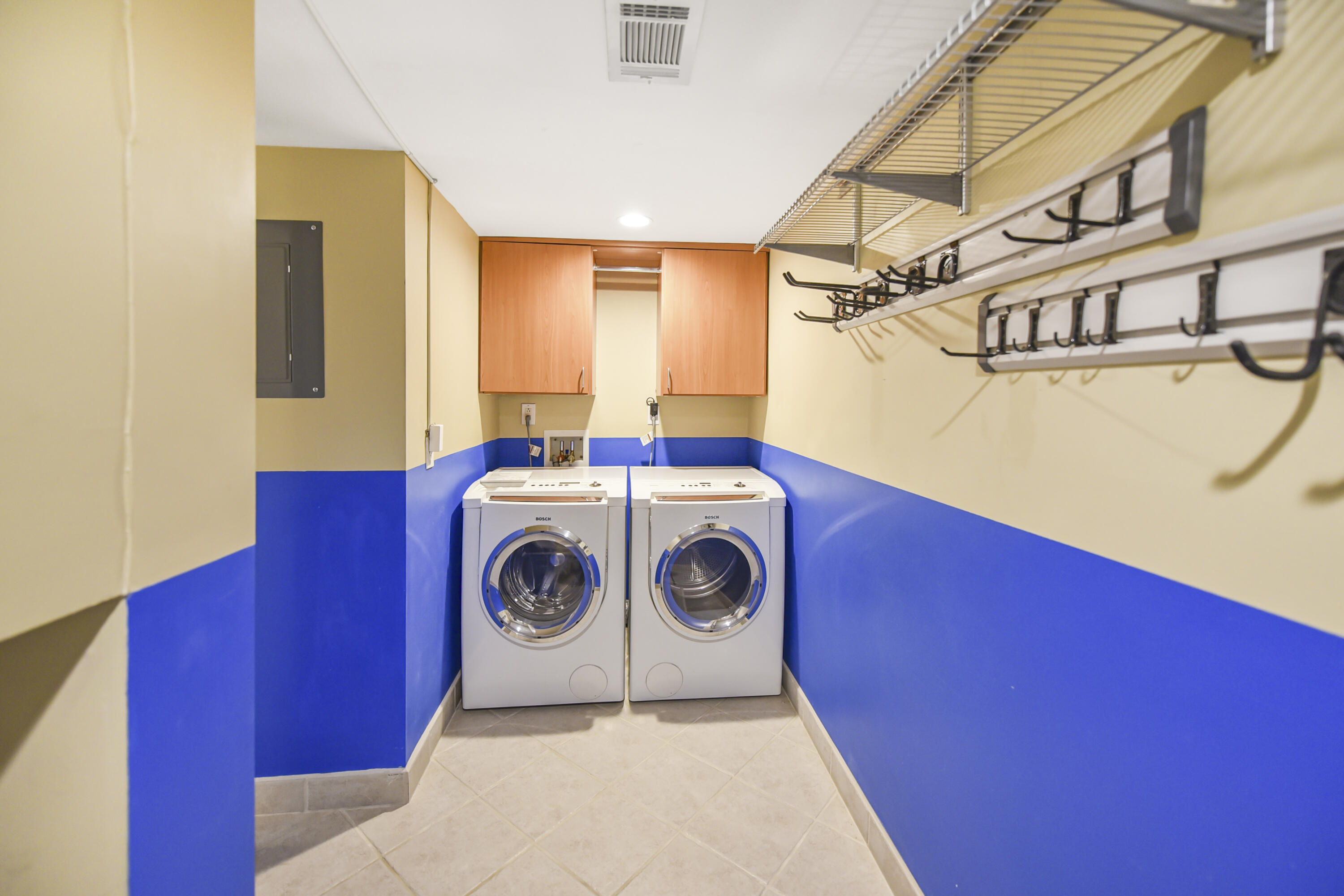 102 Woodland Road Palm Springs, FL 33461 - Photo 27 of 41 a utility room with dryer and washer
